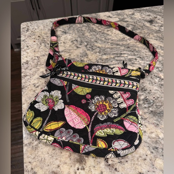 Vera bradley Floral set crossbody bag 12x12in w/20in strap & wallet 7x5in - Picture 2 of 12